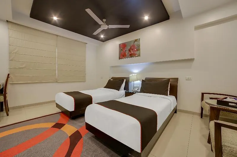 Collection O 185 Nauroji Nagar Marg Hotel Delhi  3*, Delhi (National Capital Territory of India)